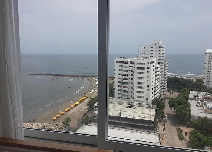 Oceanside 3-Bedroom Apartment In Fun Tourist Area