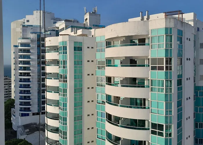 Oceanside 3-Bedroom Apartment In Fun Tourist Area